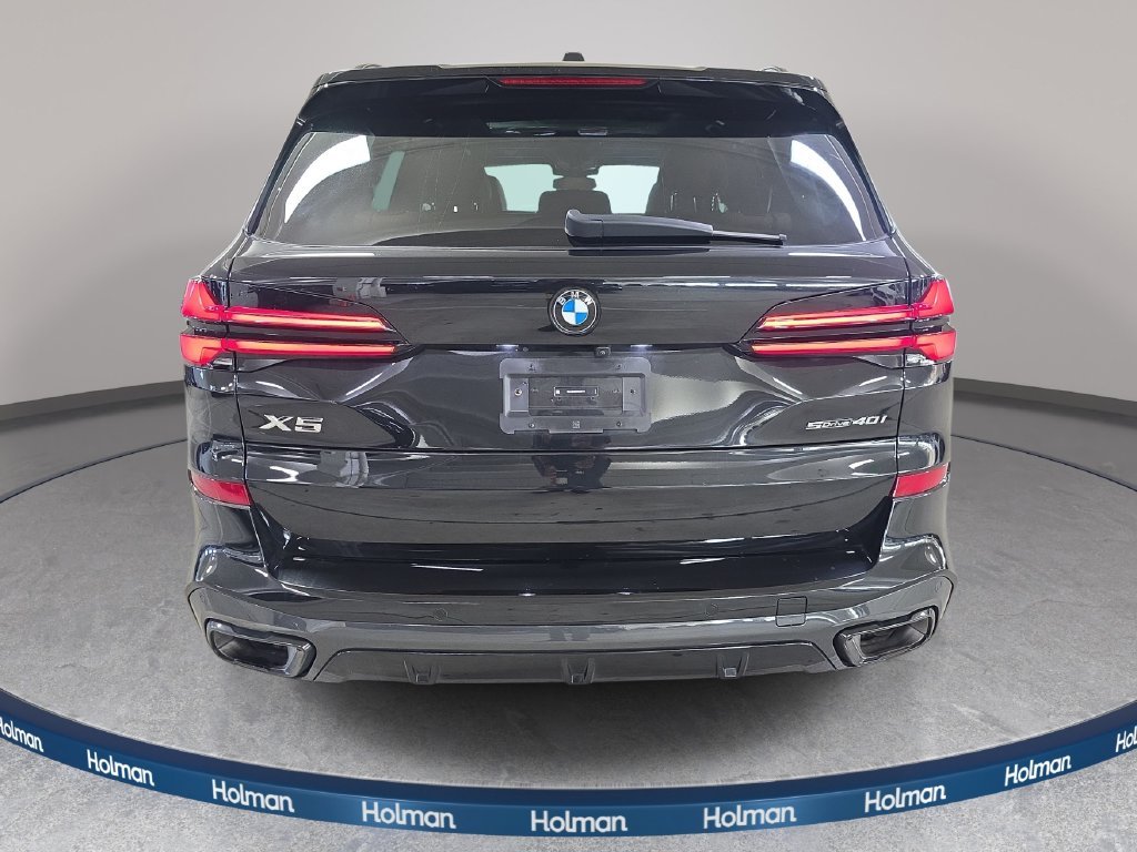 Used 2024 Black Sapphire Metallic BMW sDrive40i image 8