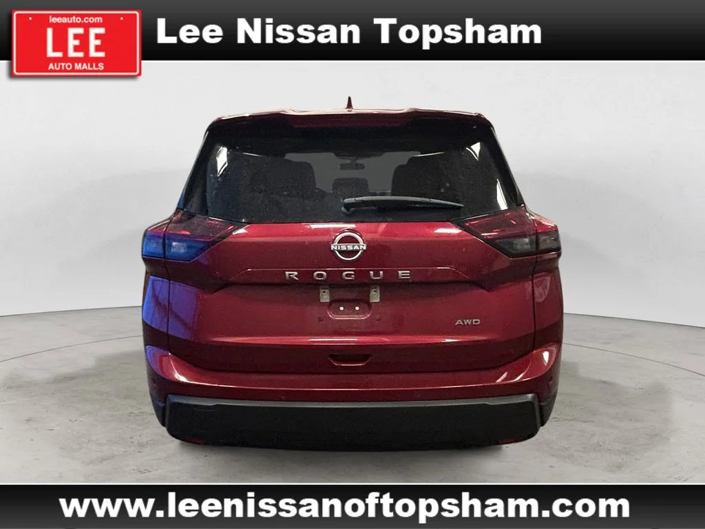Used 2025 Scarlet Ember Tintcoat Nissan SV image 5