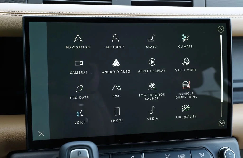 New 2026 Santorini Black Land Rover X-Dynamic SE image 22