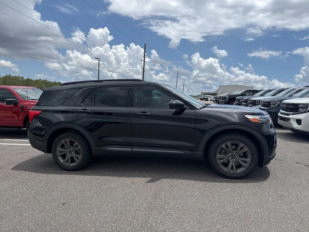 2022 Ford Explorer XLT RWD's photo