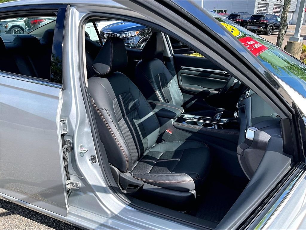 Used 2024 Silver Nissan 2.5 SR image 11