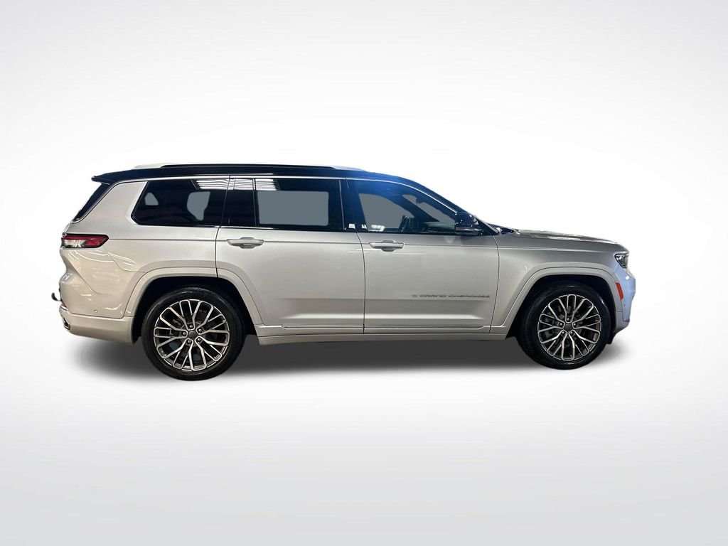 Used 2023 Silver Jeep Summit image 7