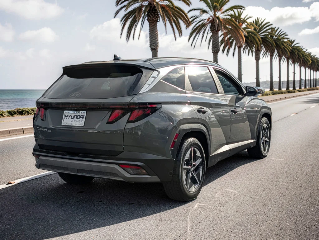 Used 2025 Gray Hyundai SEL image 5