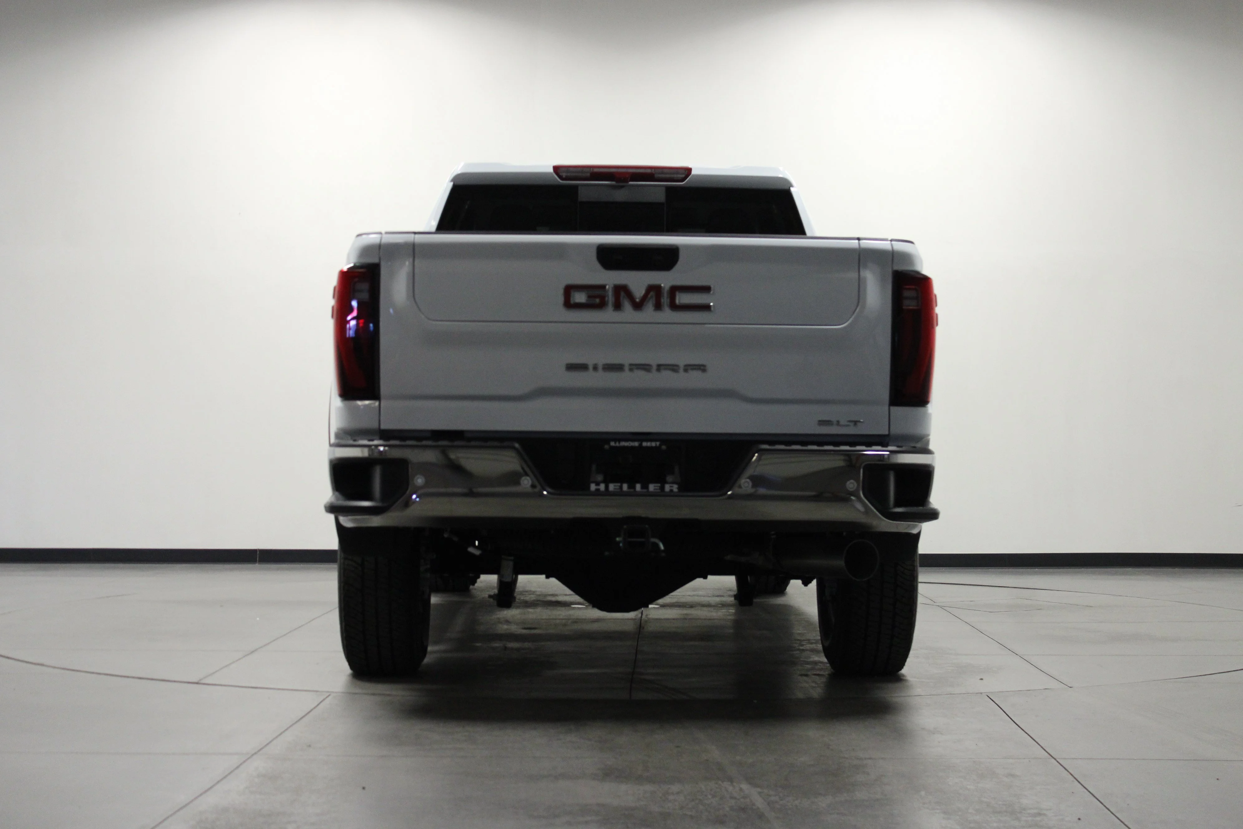 New 2026 Glacier White Tricoat GMC SLT image 5