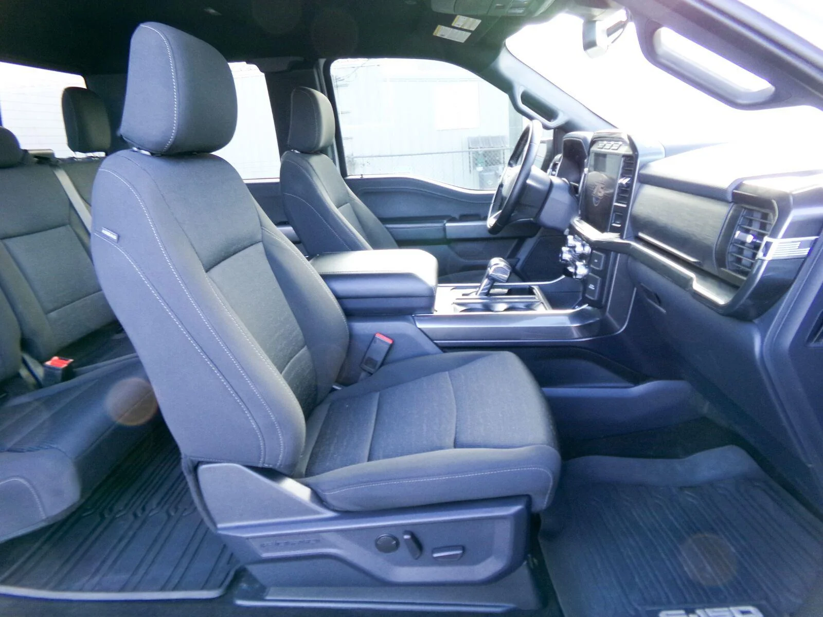 Used 2023 Avalanche Gray Ford XLT image 15