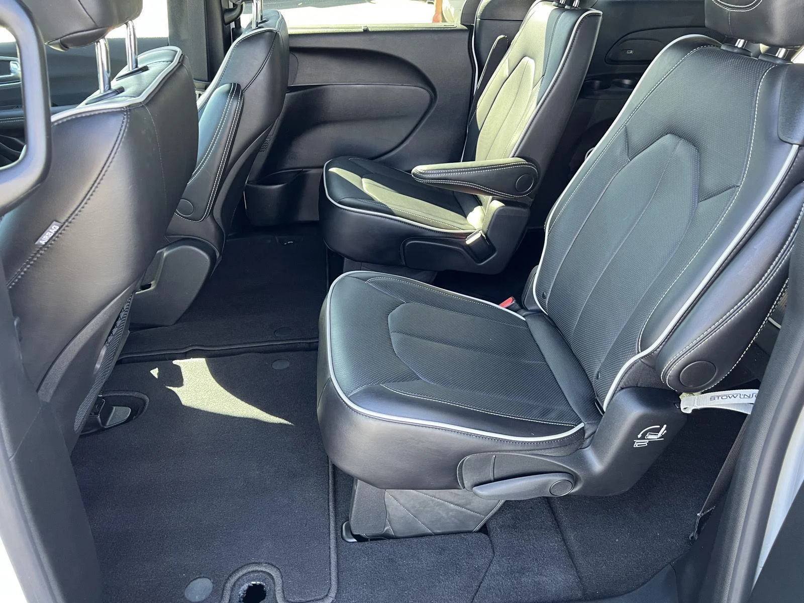 2026 Chrysler Pacifica Limited - Photo 30