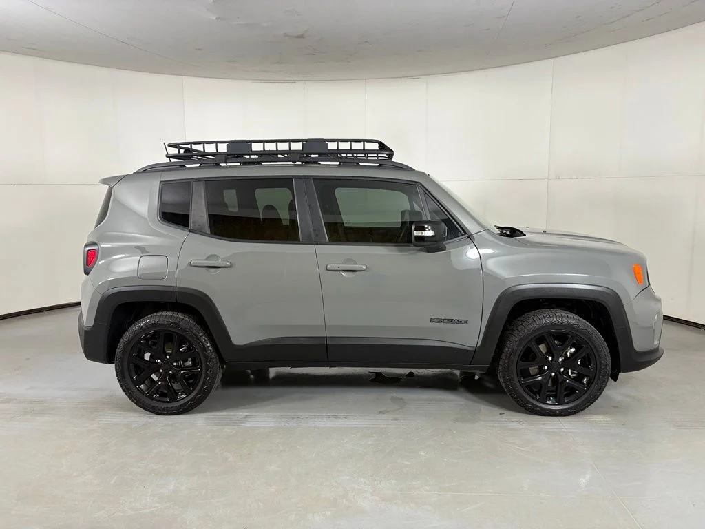 Used 2022 Gray Jeep Altitude image 9