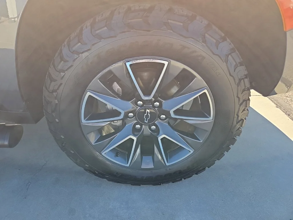 Used 2021 Gray Chevrolet Z71 image 13
