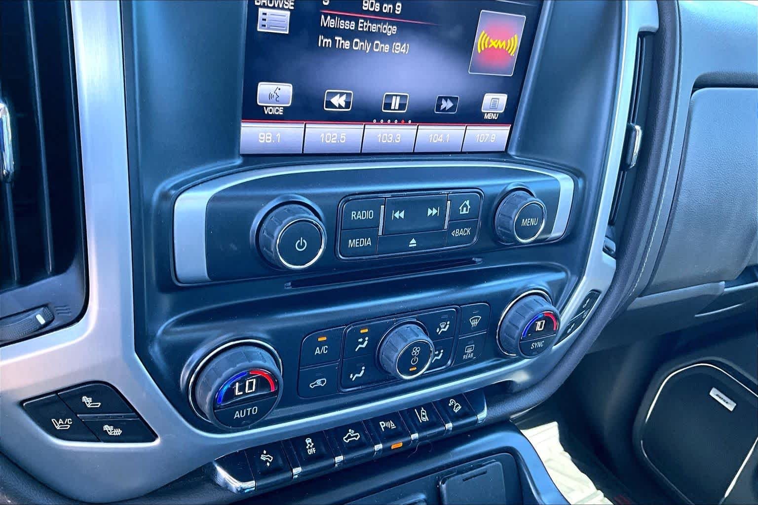 Used 2015 White Diamond Tricoat GMC SLT image 29