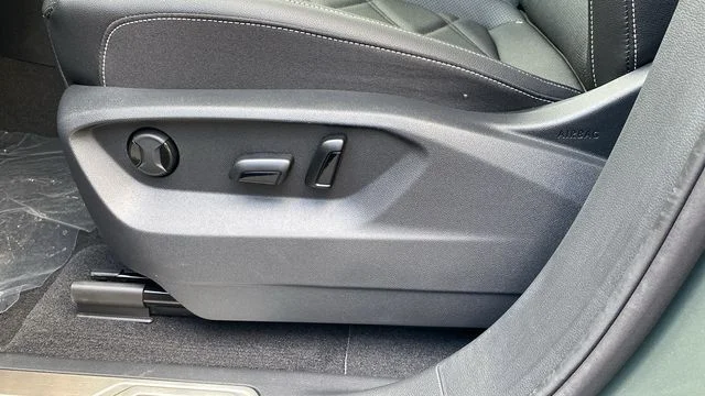 New 2026 Green Volkswagen 2.0T SE w/Technology image 18