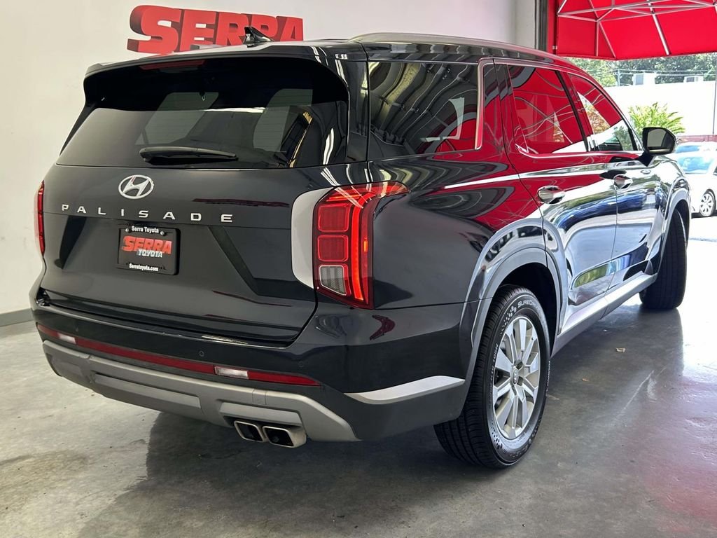 Used 2024 White Hyundai SEL image 3