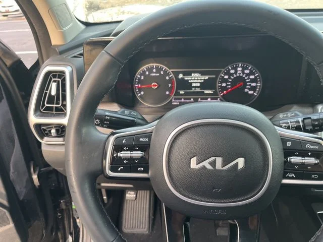 Used 2023 Black Kia X-Line S image 21