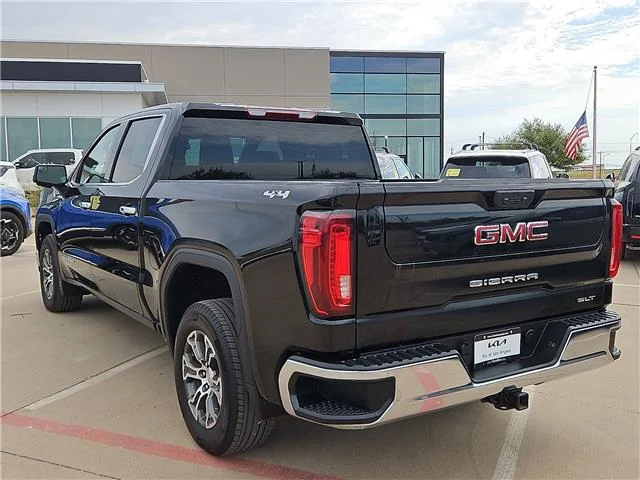 Used 2025 Onyx Black GMC SLT 4x4 Crew Cab 5.75 ft. box 147.4 in. WB image 3