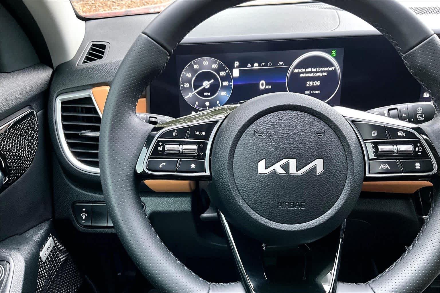 New 2024 Snow White Pearl Kia SX image 23