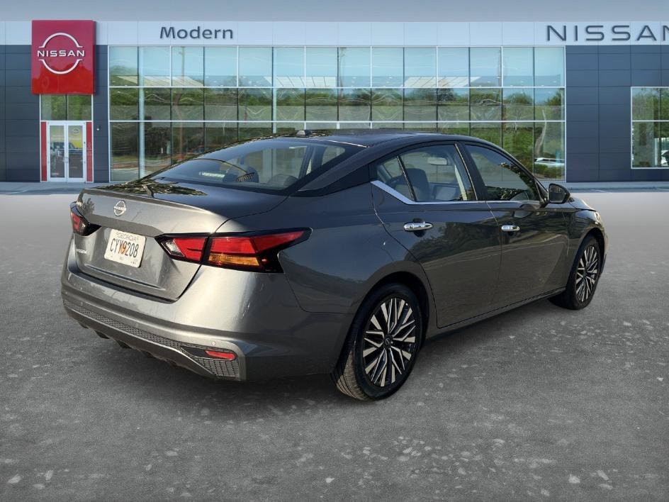 Certified Used 2025 Gun Metallic Nissan SV image 5