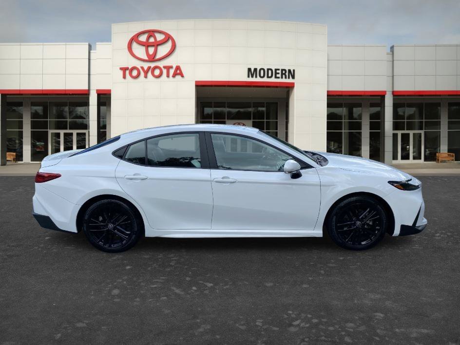 Used 2025 Ice Cap Toyota SE image 4