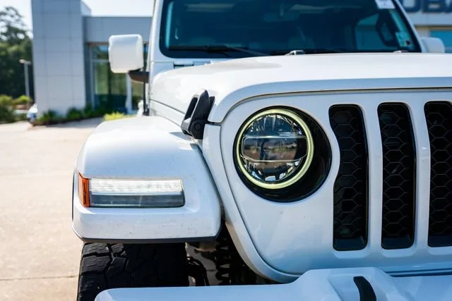 Used 2022 Bright White Clearcoat Jeep High Altitude image 19