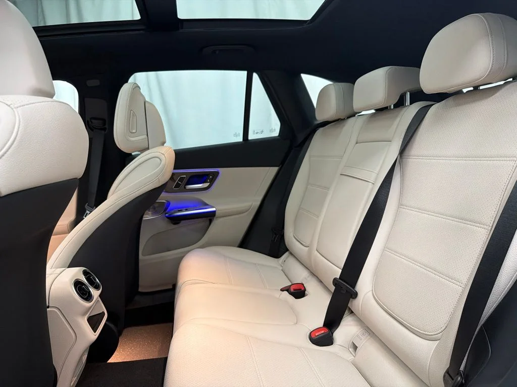 New 2027 Black Mercedes-Benz GLC 300 image 23