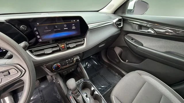 Used 2025 Summit White Chevrolet LT image 23