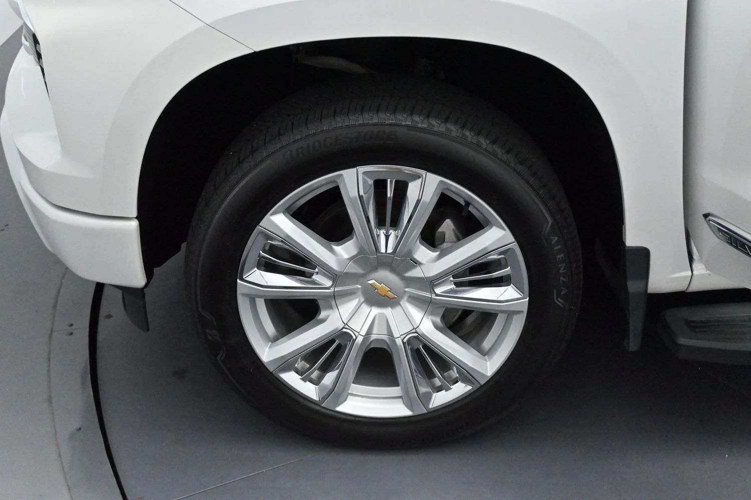 Used 2024 Iridescent Pearl Tricoat Chevrolet High Country image 36