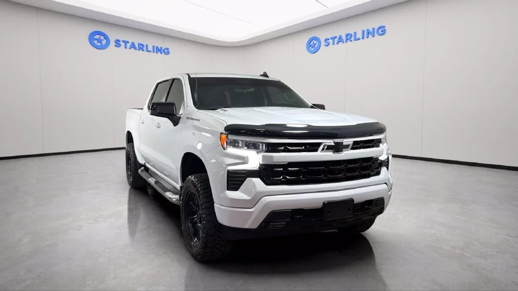 Used 2024 Summit White Chevrolet RST image 15