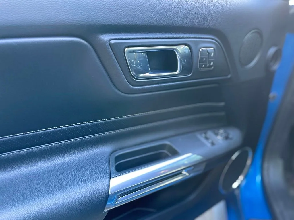 Used 2019 Blue Metallic Ford GT Premium image 9