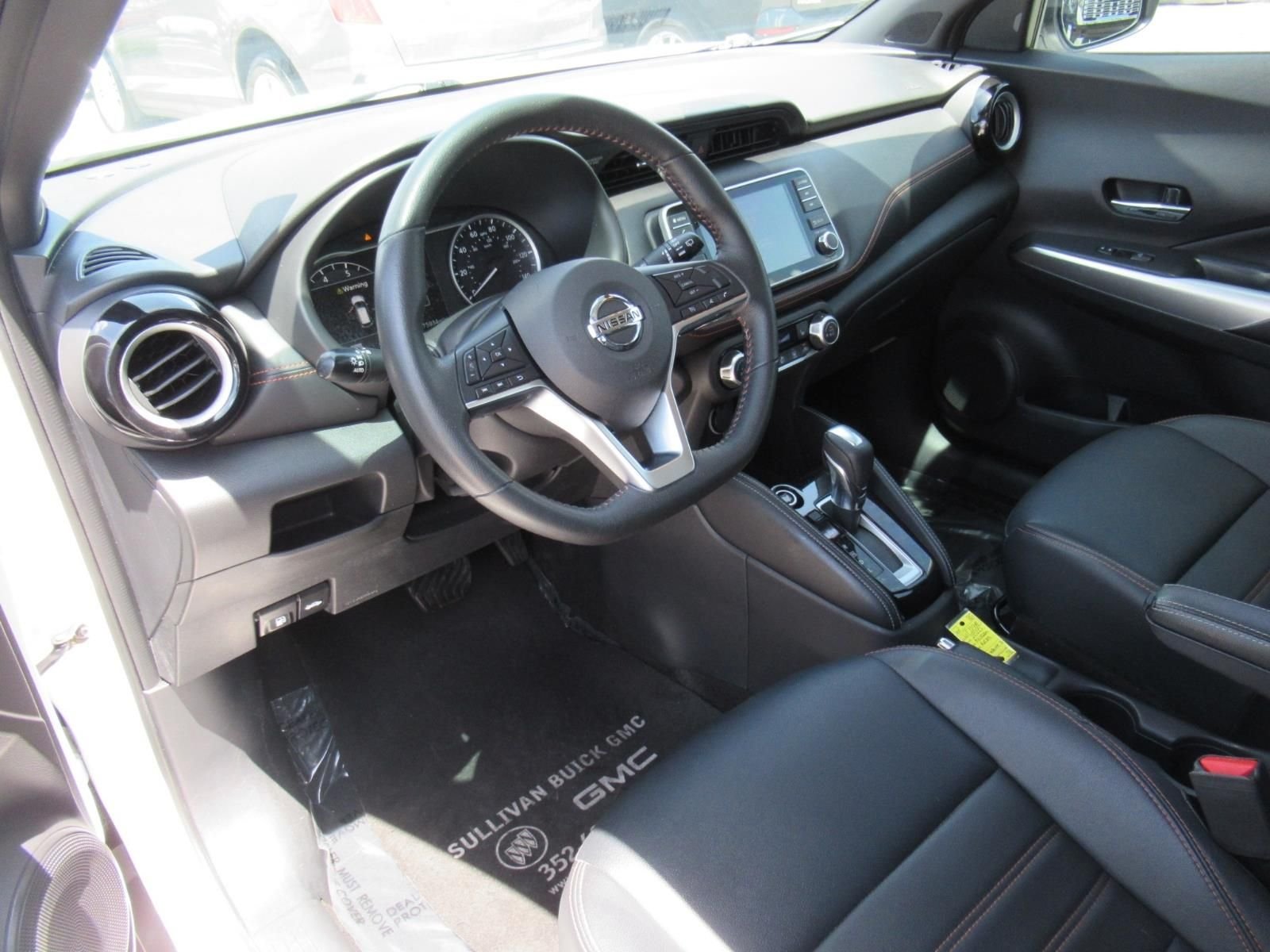 Used 2020 White Nissan SR image 16