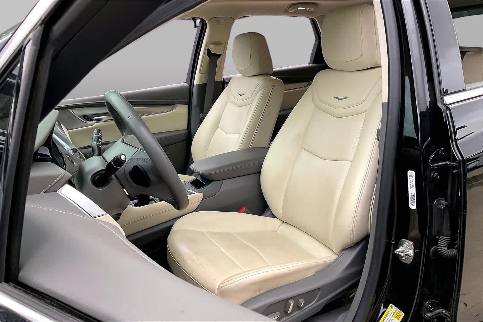 Used 2025 Stellar Black Metallic Cadillac FWD Premium Luxury image 7