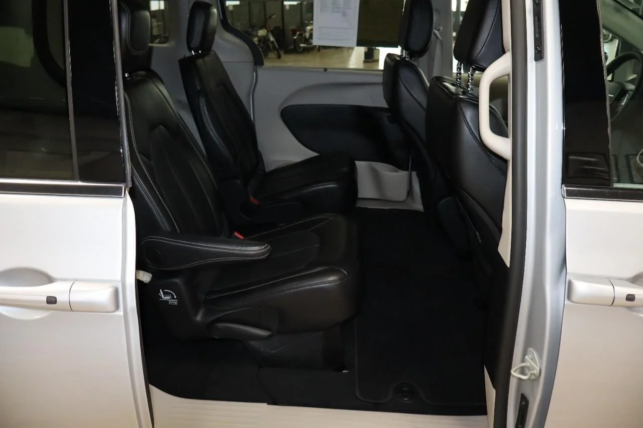 Used 2024 Silver Mist Clear Coat Chrysler Touring L image 26