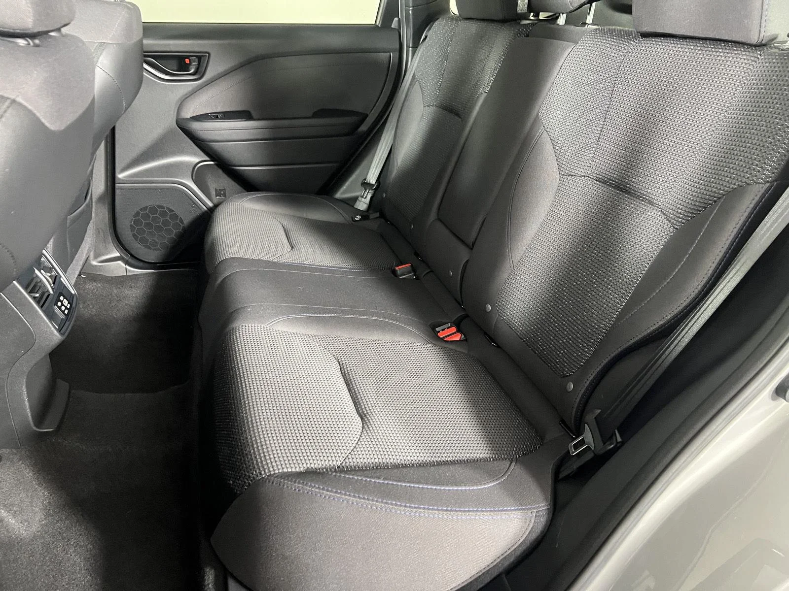 Used 2025 River Rock Pearl Subaru Premium image 29