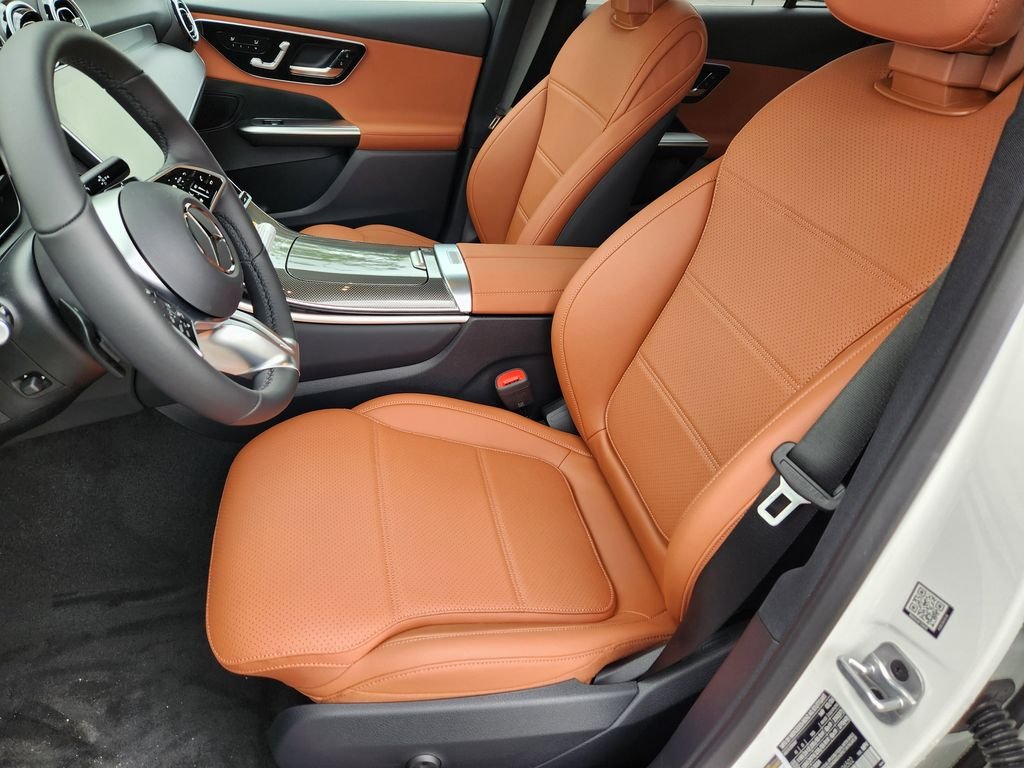 New 2026 Polar White Mercedes-Benz GLC300 4MATIC® image 14