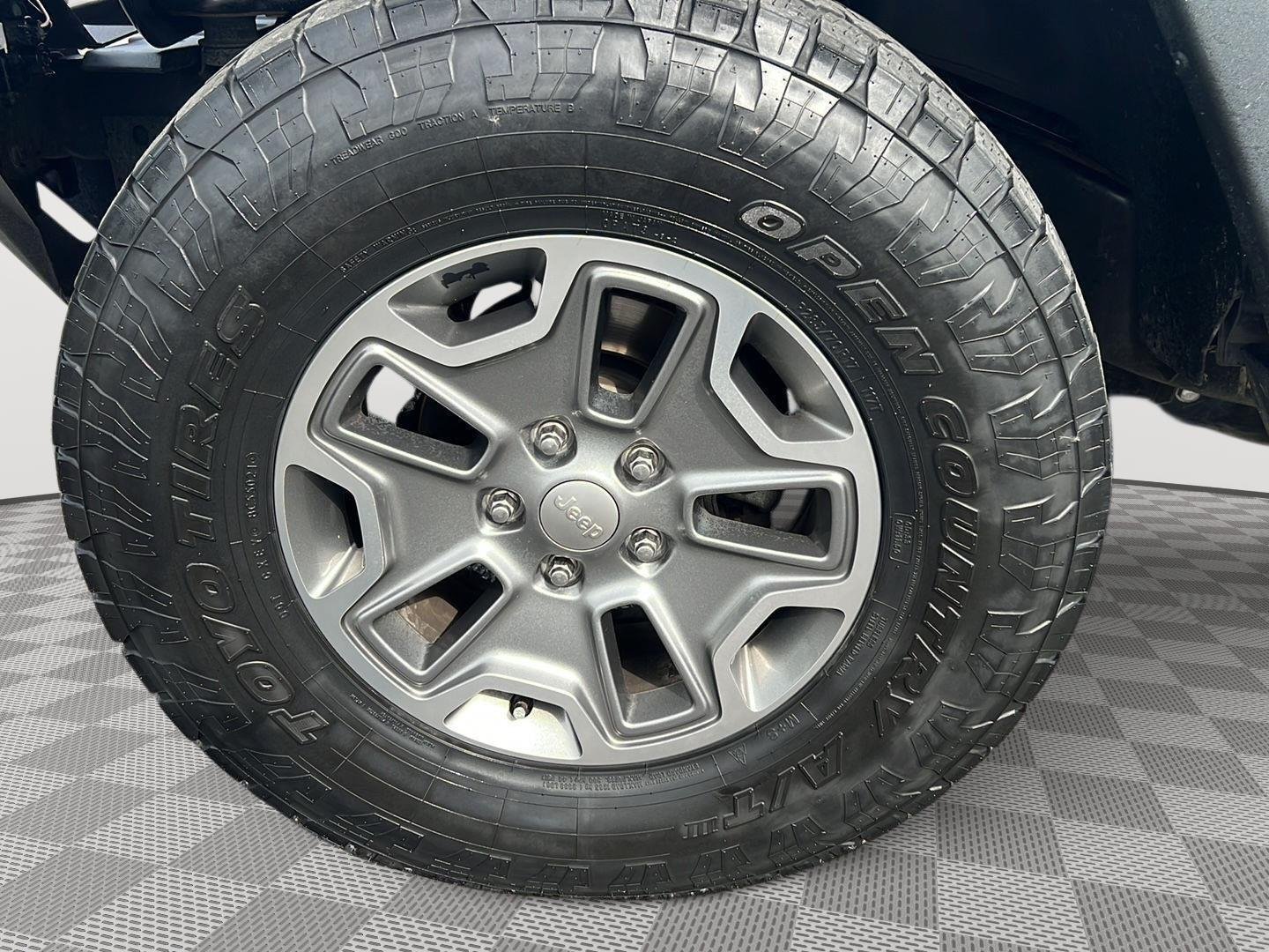 Used 2017 Granite Crystal Metallic Clearcoat Jeep Rubicon image 17