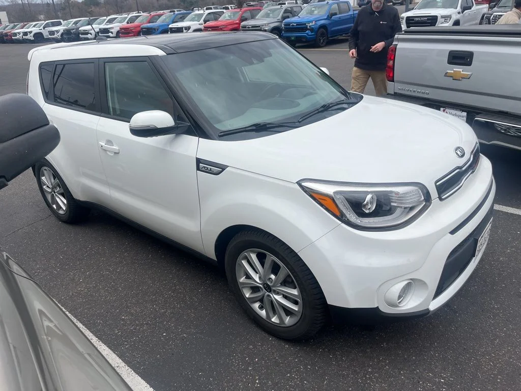2018 Kia Soul 2.0L + 6 A/T's photo