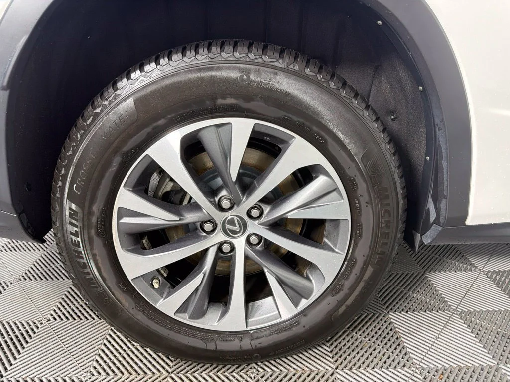 Used 2021 White Lexus 350 image 12