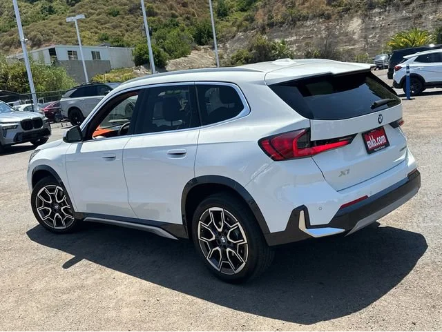 Used 2023 White BMW xDrive28i image 3