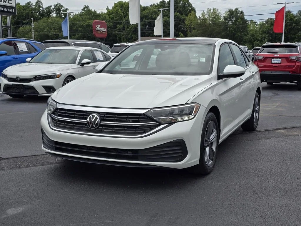 Used 2024 Opal White Pearl Volkswagen SE image 3