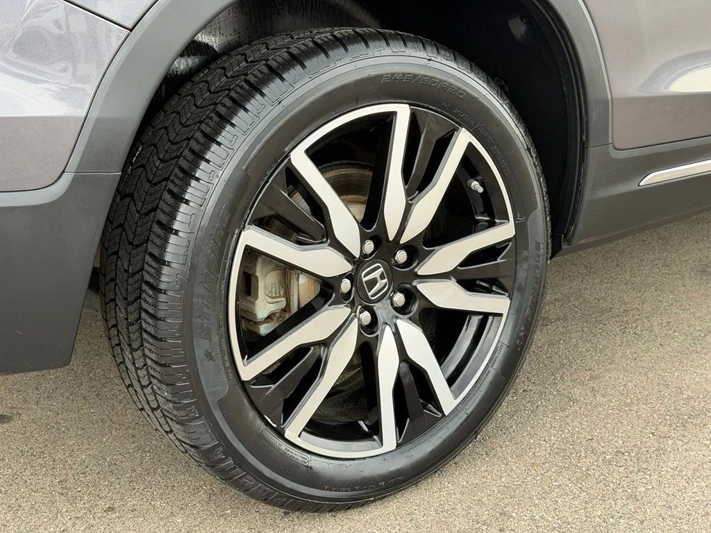 Used 2020 Silver Honda Touring image 26