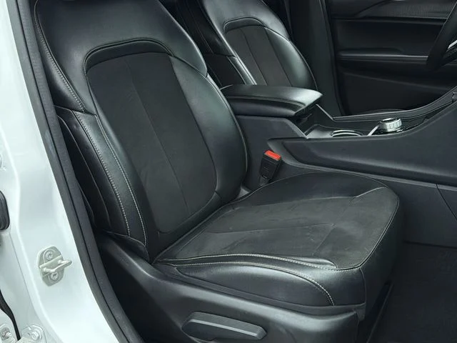 Used 2023 White/off-white Jeep Altitude X image 34