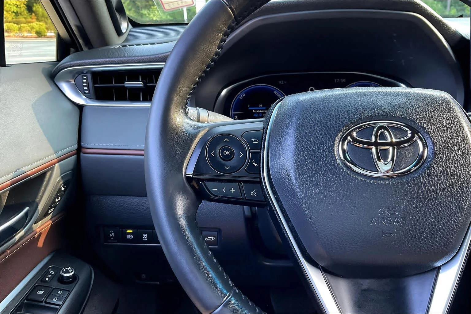 Used 2023 Wind Chill Pearl Toyota Limited image 23
