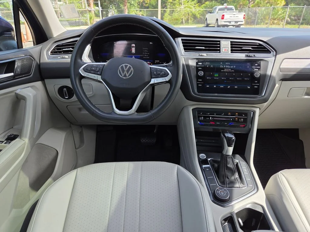 Used 2022 Silver Volkswagen 2.0T SE image 7