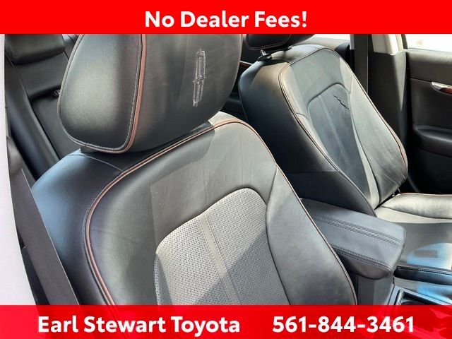 Used 2010  Lincoln Base image 31