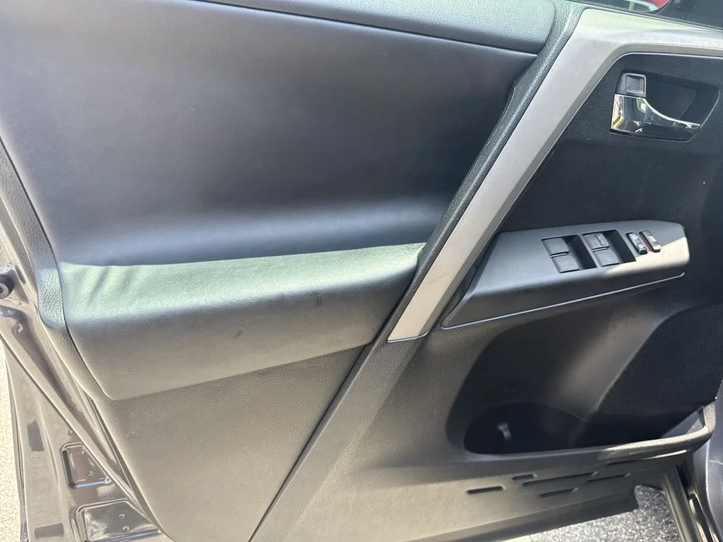 Used 2017 Gray Toyota XLE image 10