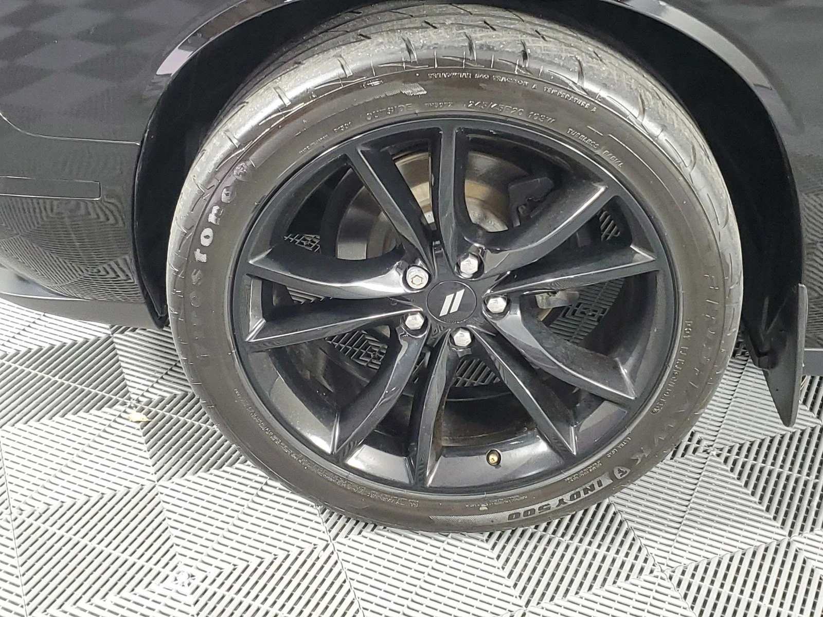 Used 2018 Pitch Black Clearcoat Dodge SXT image 4