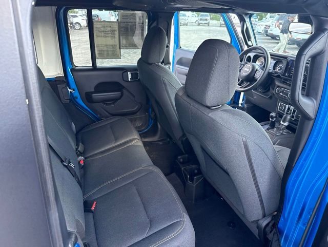 Used 2024  Jeep Sport S image 20