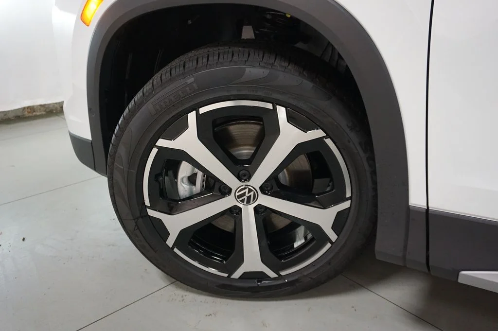 New 2026 White/off-white Volkswagen 2.0T SE image 28