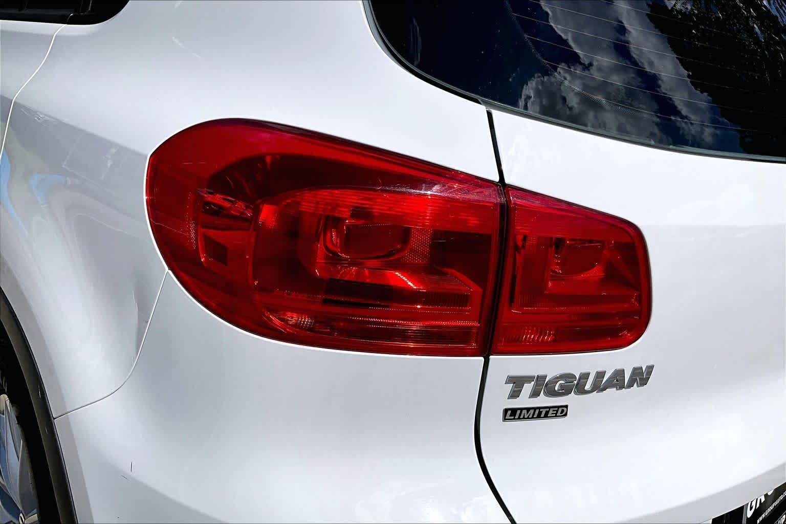 Used 2018 Pure White Volkswagen  image 27