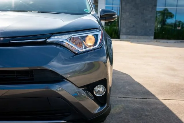 Used 2018 Magnetic Gray Metallic Toyota Hybrid XLE image 3