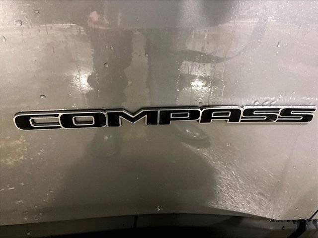 Used 2024 Silver Jeep Latitude image 8
