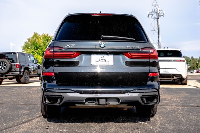 Used 2022 Black Sapphire Metallic BMW xDrive40i image 7