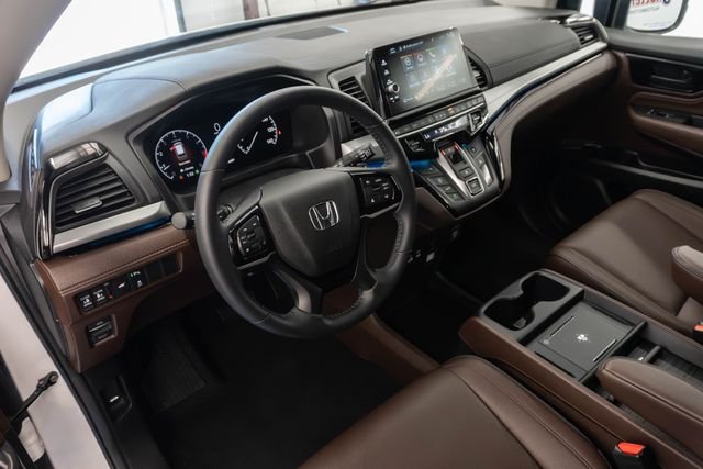 Used 2025 White Honda Touring image 3